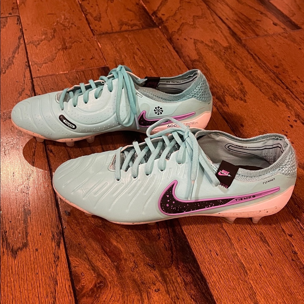 Nike Tempo Legend 10 women’s cleats
